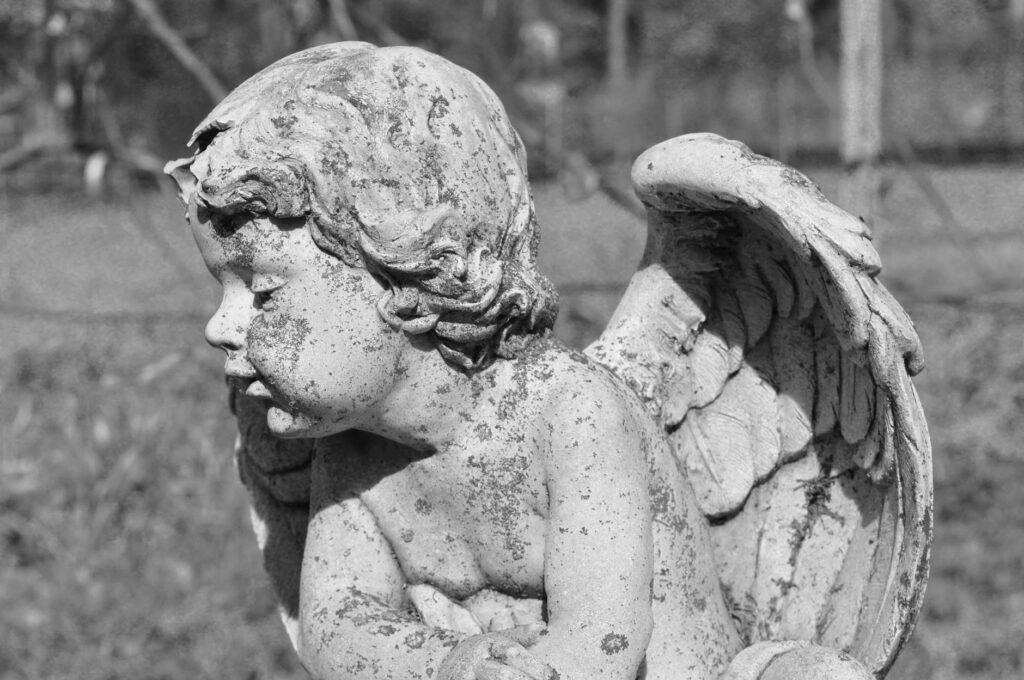 miscarriage: angel statue representing miscarriage
